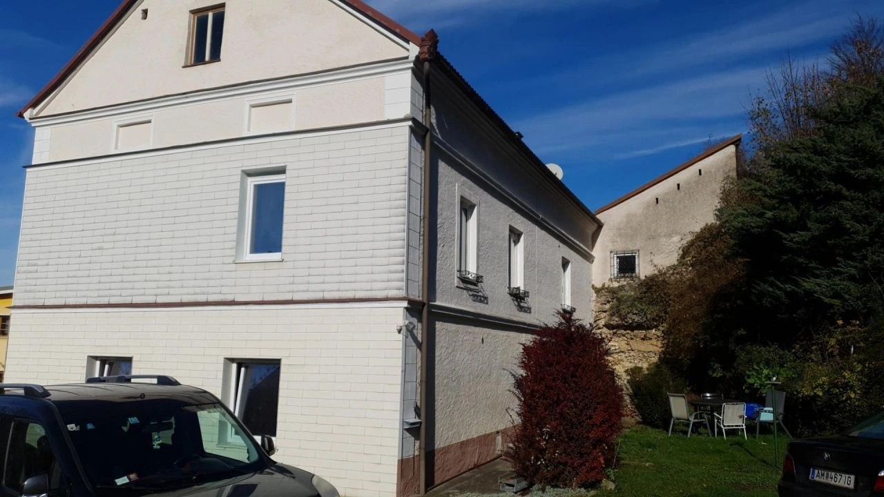 Apartment building in the center of Seitenstetten, 330 m2