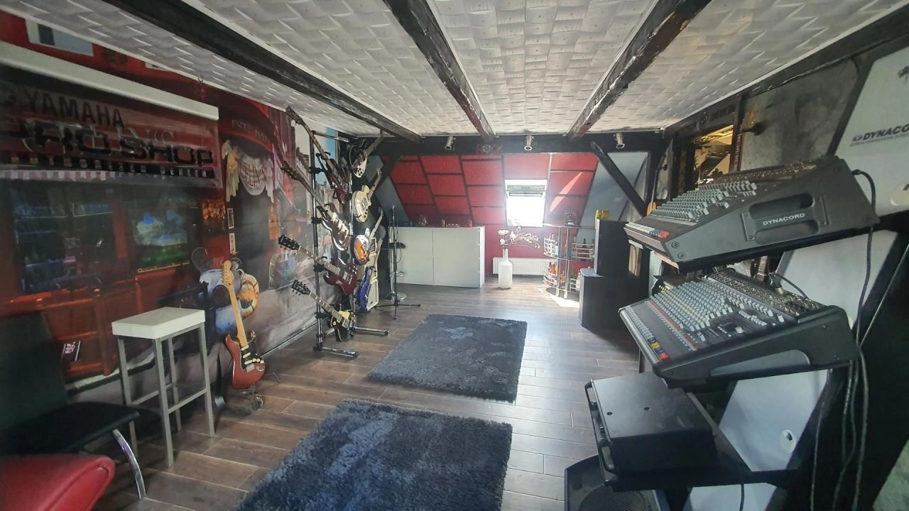 Apartment building in the center of Weisenkirchen, 550 m2