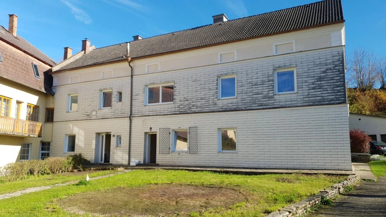 Apartment building in the center of Seitenstetten, 330 m2