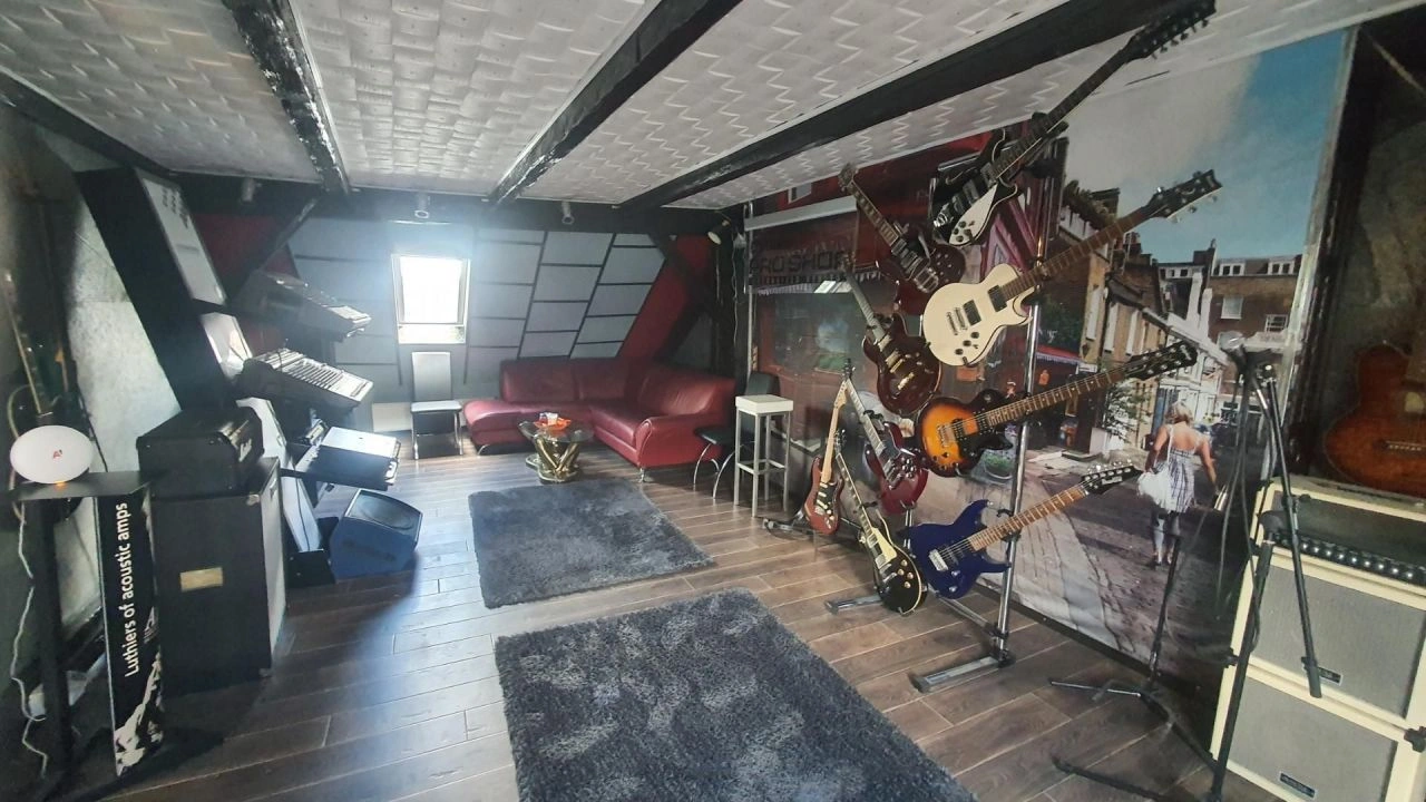 Apartment building in the center of Weisenkirchen, 550 m2