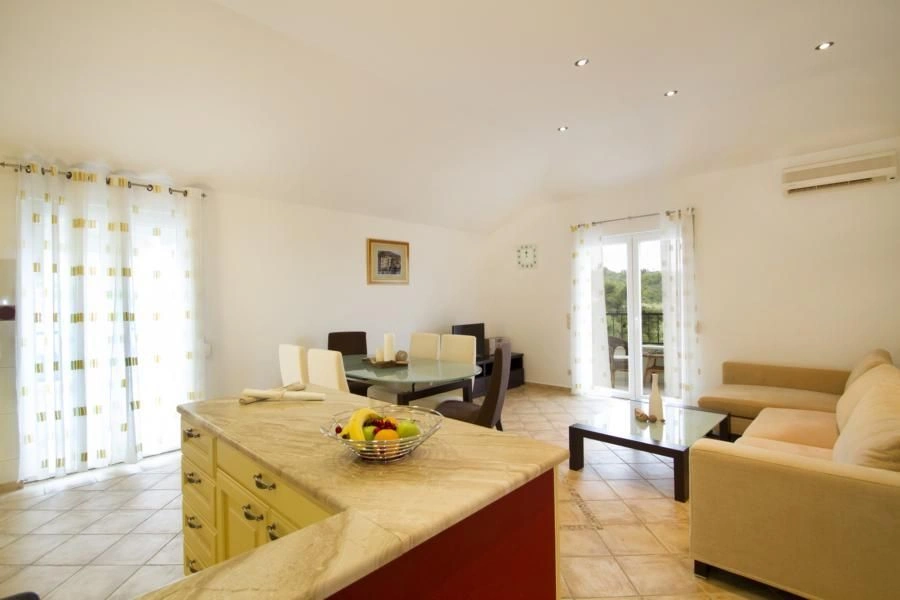 Spacious apartment of 82 m2 600 meters from the sea