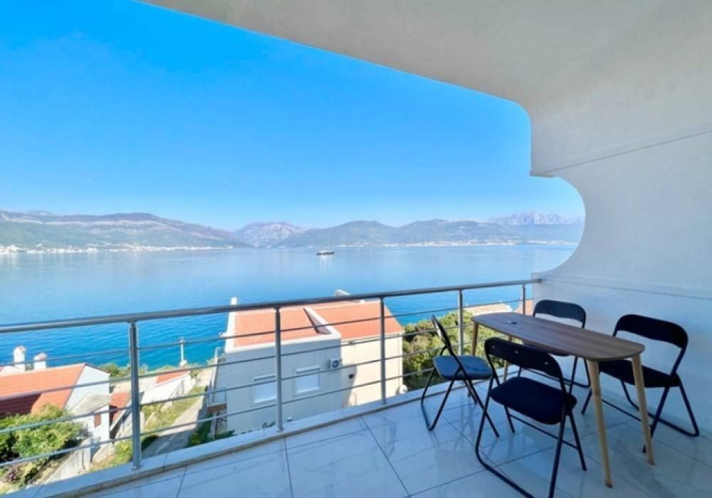 Monolocale con vista mare panoramica a Tivat, Montenegro