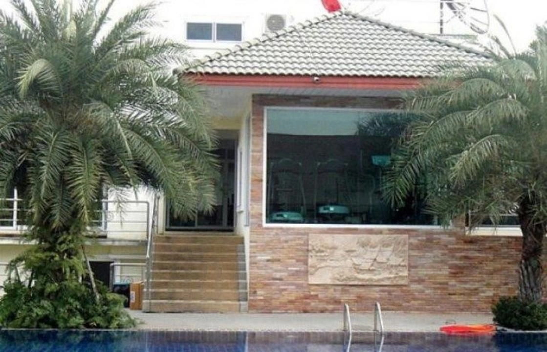 Comfortable 4+1 villa in the resort area of Pattaya