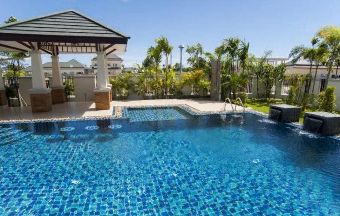 Comfortable villa 323.8 m2 in the resort area of Pattaya