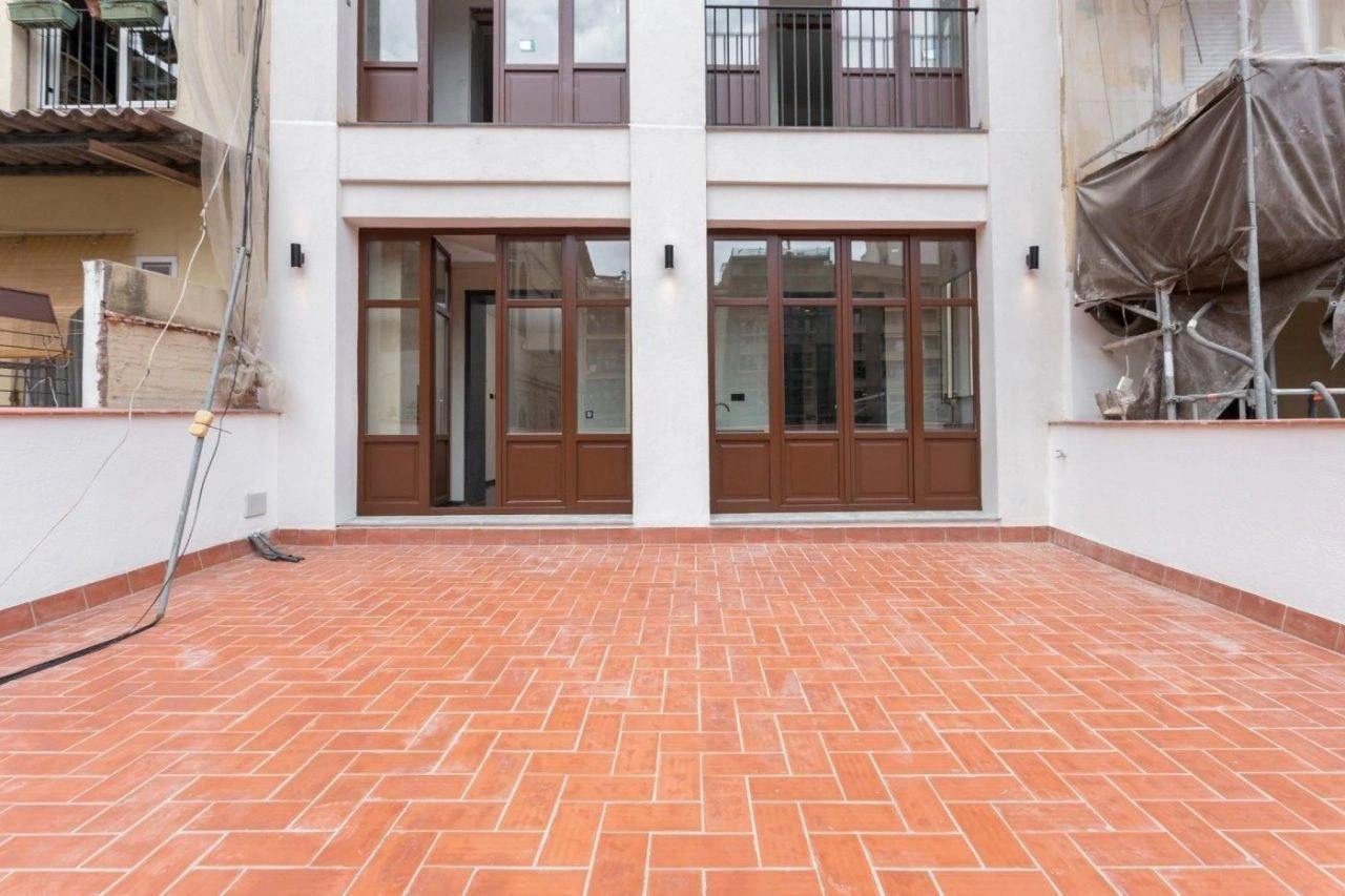 Amplio apartamento 2+1 con terraza en Barcelona