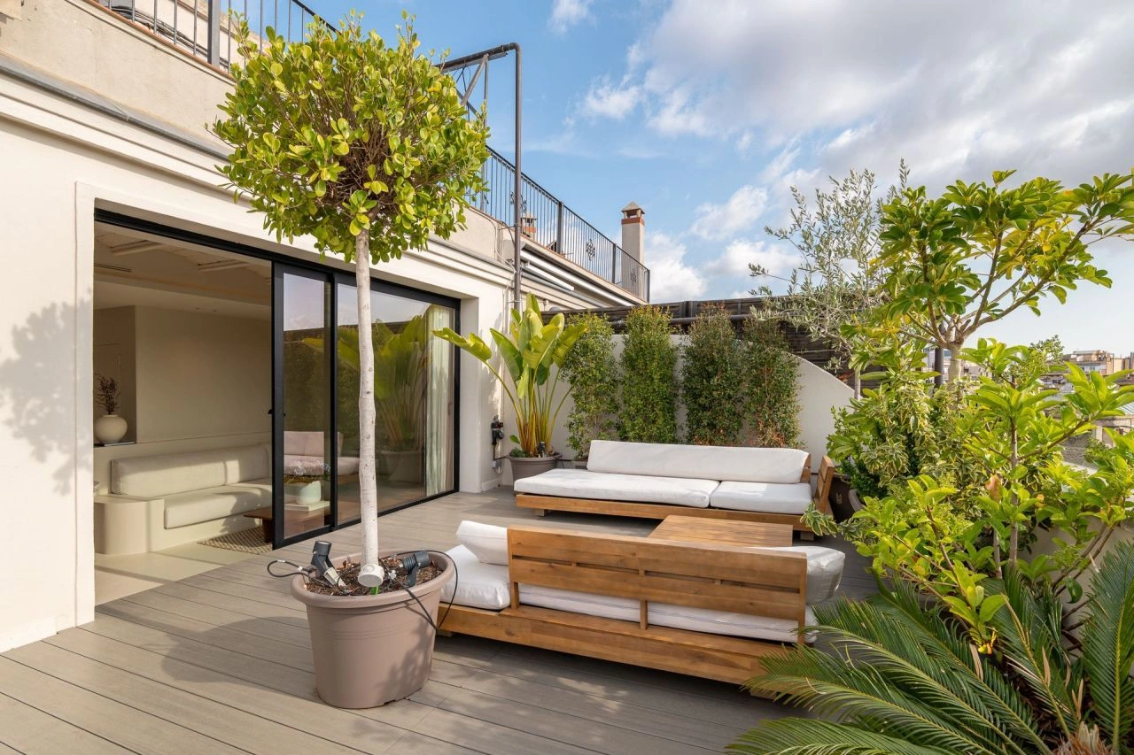 बार्सिलोना के पैनोरमिक दृश्यों वाला लक्जरी 2+1 अपार्टमेंट