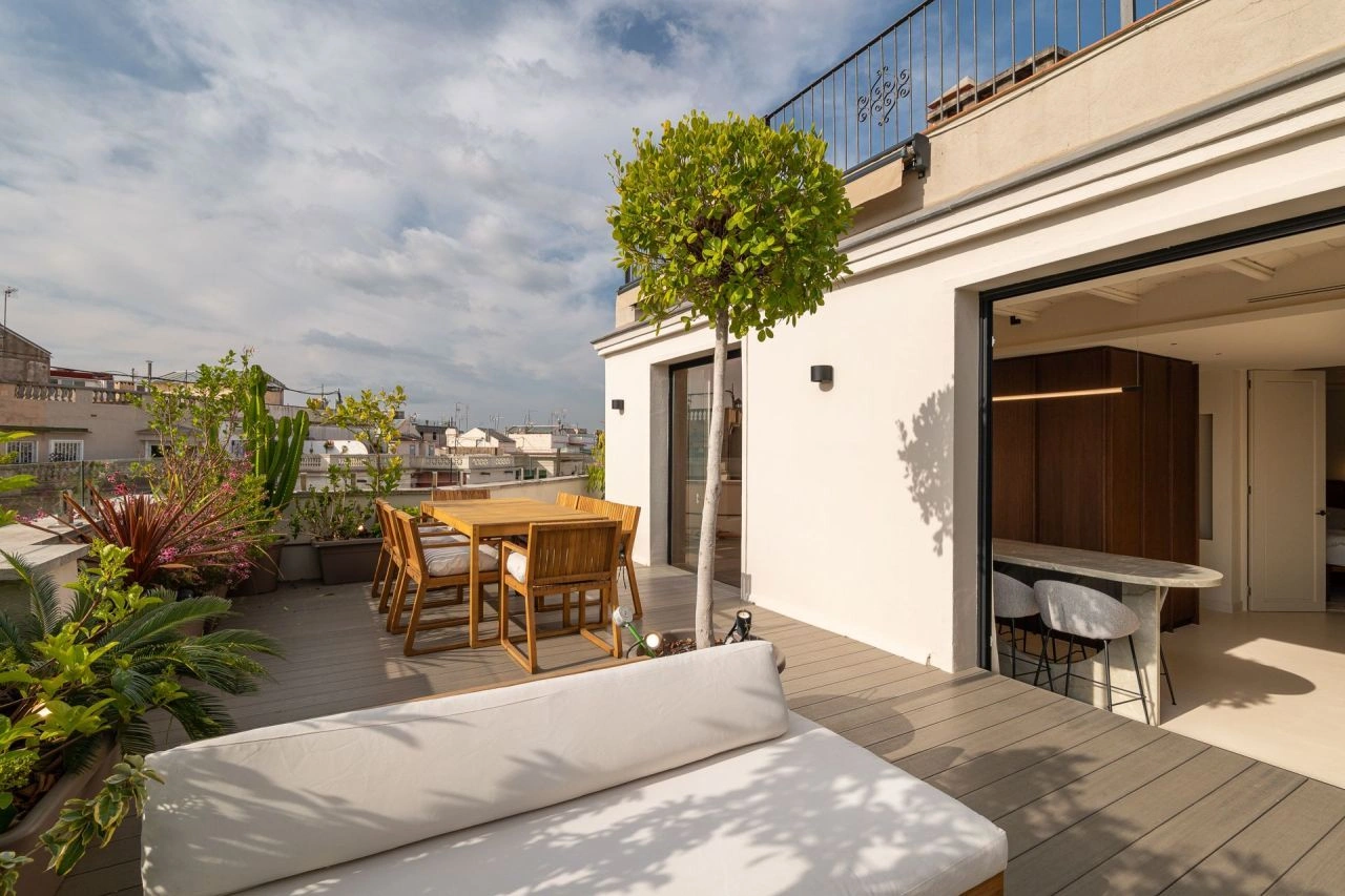 बार्सिलोना के पैनोरमिक दृश्यों वाला लक्जरी 2+1 अपार्टमेंट