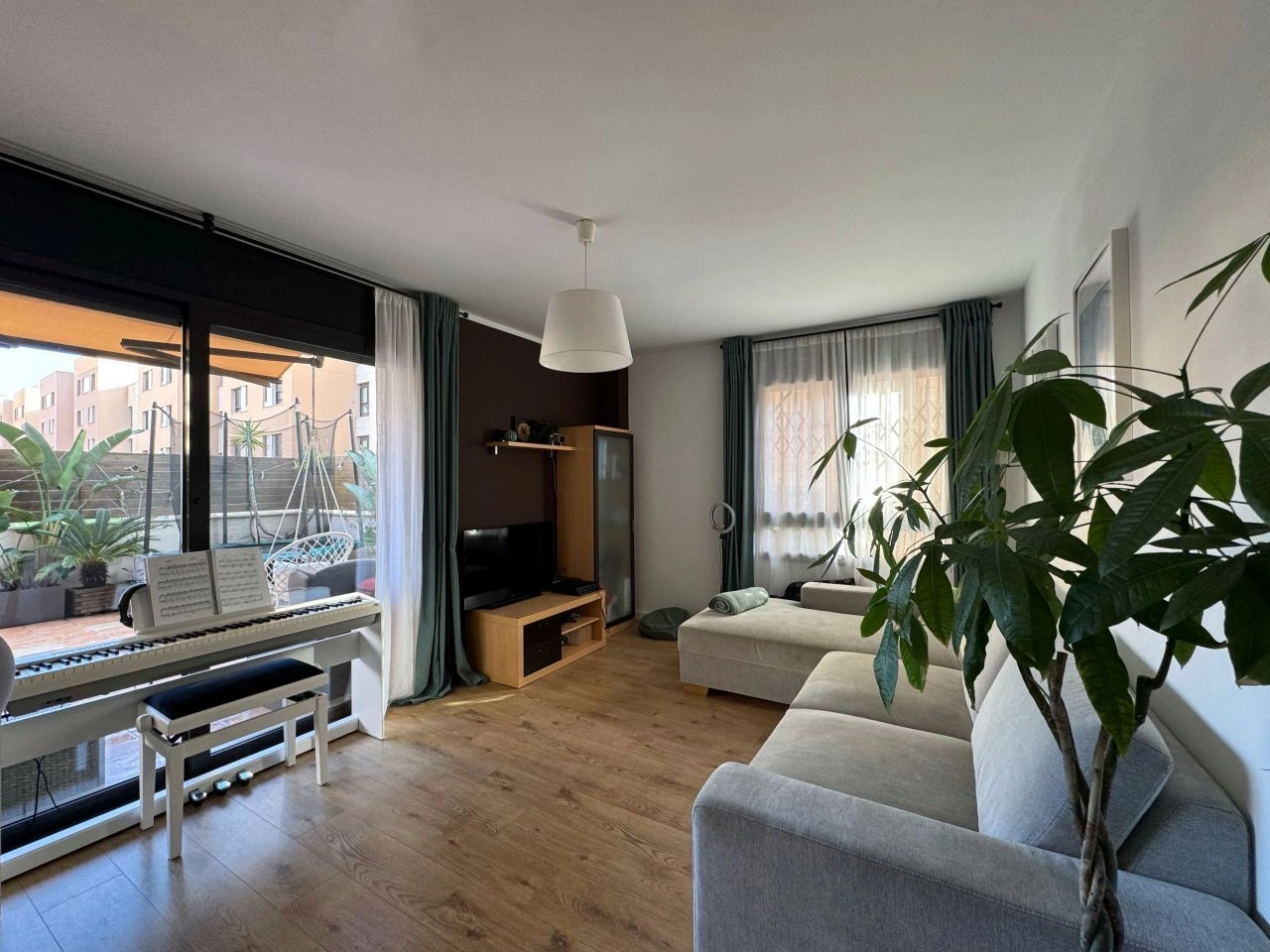 Apartment 97 m2 by the beach