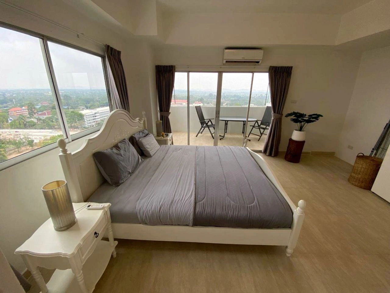 Bright apartment 95 m2 in a picturesque area in Pattaya