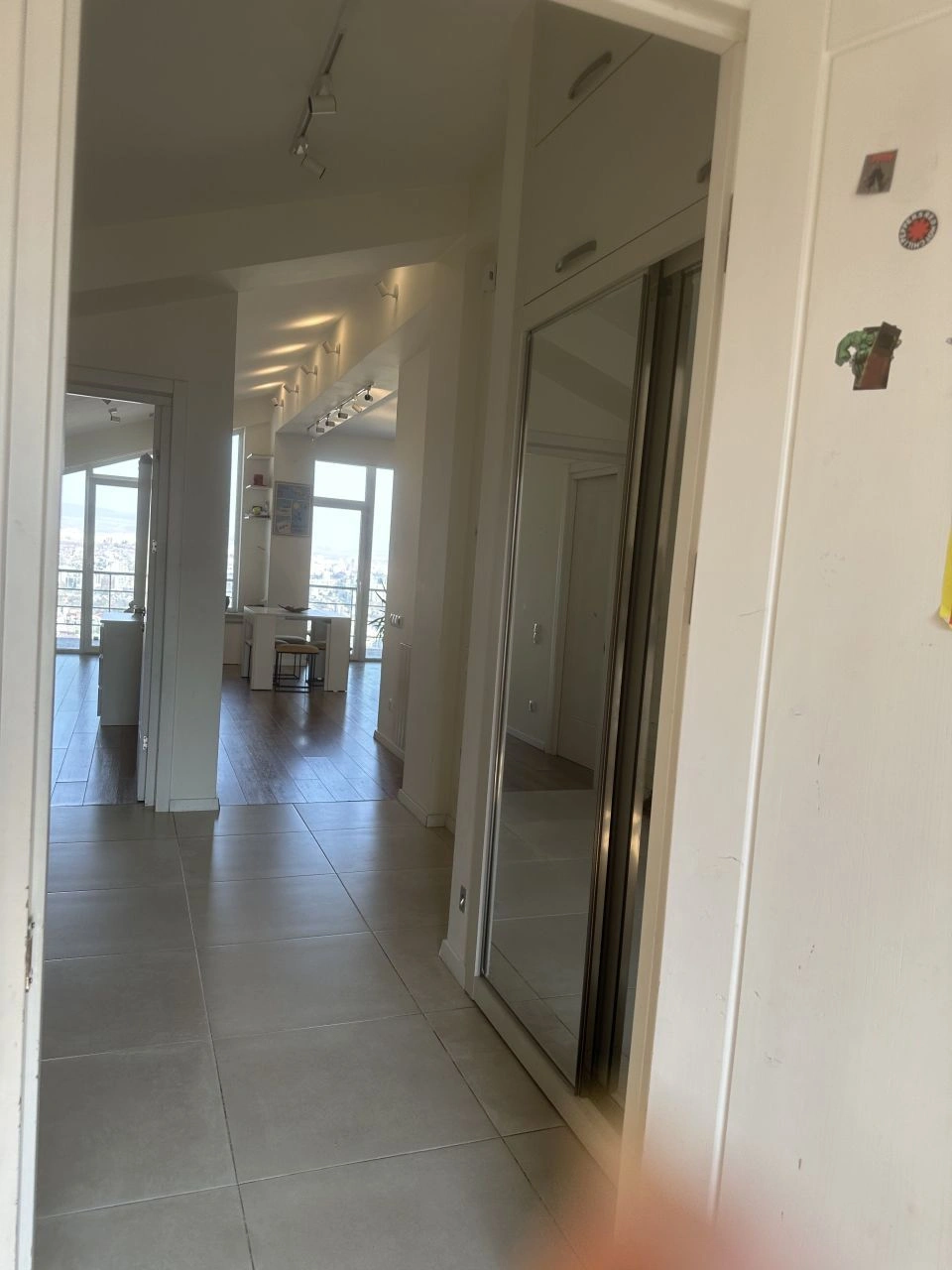 شقة واسعة بمساحة ١١٠ م² في منطقة مرموقة في تبليسي