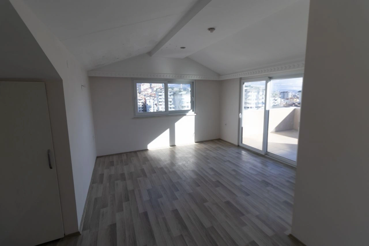 Luxuoso duplex 3+1 com vista panorâmica para o mar em Alanya