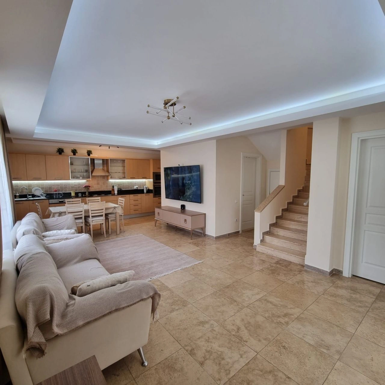 دوبلكس 4 غرف نوم مع مدخل للحديقة في ألانيا، تركيا