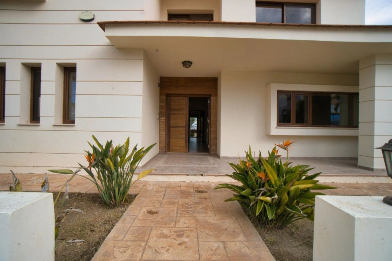 Villa Larnaca 695k € ✅ Luxusimmobilie Zypern