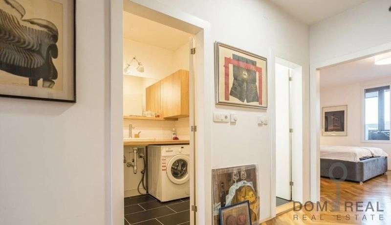 آپارتمان 2+1 در یک ساختمان مدرن در مرکز لیوبلیانا