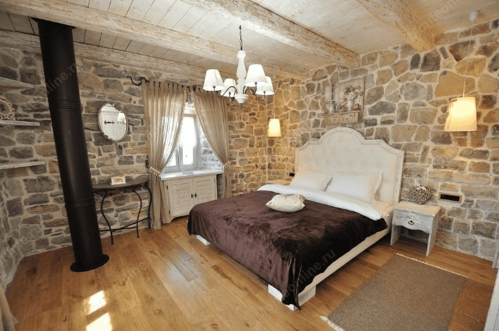 فيلا حجرية 105 م2 بجوار البحر في تيفات