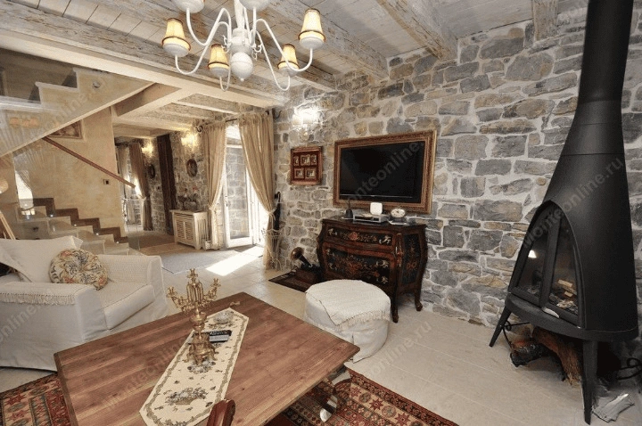 فيلا حجرية 105 م2 بجوار البحر في تيفات