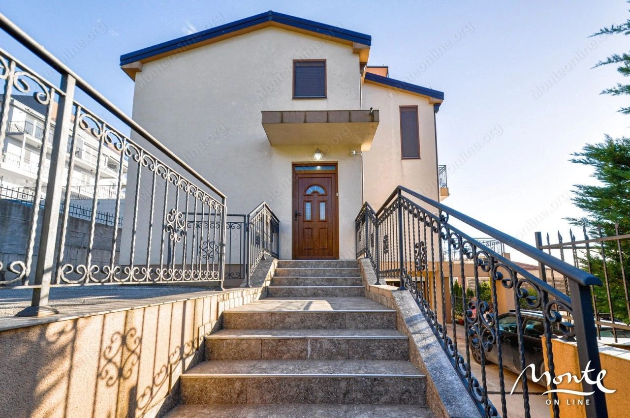 فيلا عائلية 150 م² مع إطلالات بانورامية