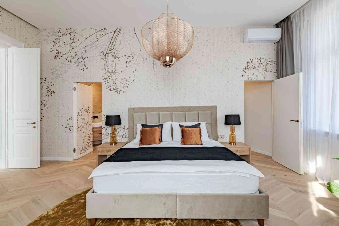 Apartment 104 m2 in historic building of Budapest, Hungary