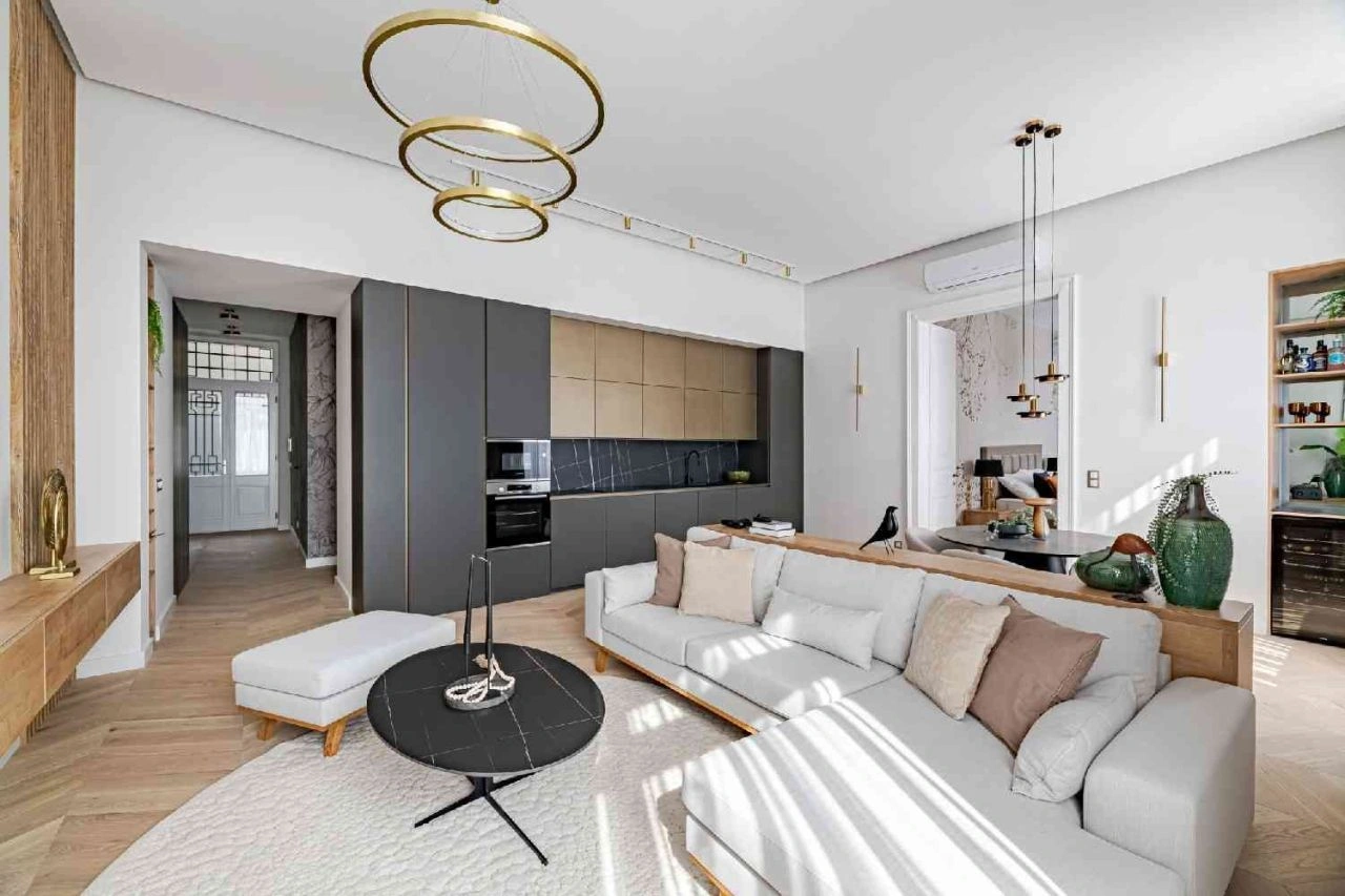 Apartment 104 m2 in historic building of Budapest, Hungary