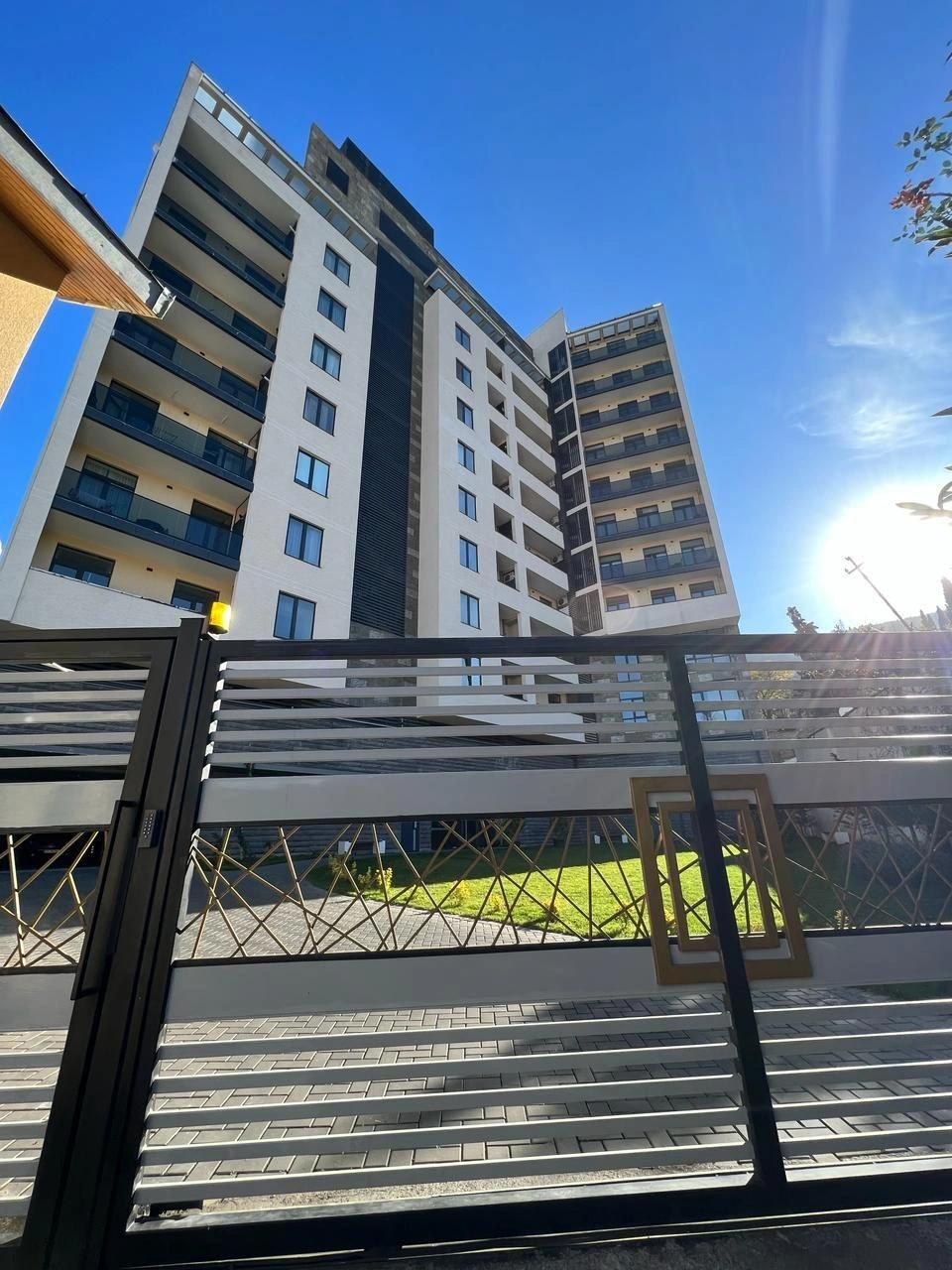 شقة فسيحة بغرفة نوم واحدة، 54 متر مربع، تقع في حي فيرا، تبليسي، الطابق الرابع، تطل على المعالم، عقارات في جورجيا ✅ معتمدة من قبل خبراء VelesClub Int.