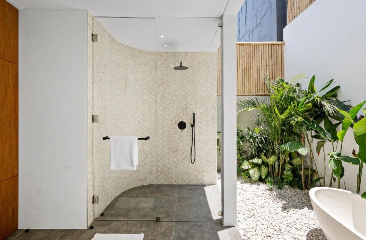 Villa 4+1 in Canggu mit Designer-Finish und Pool