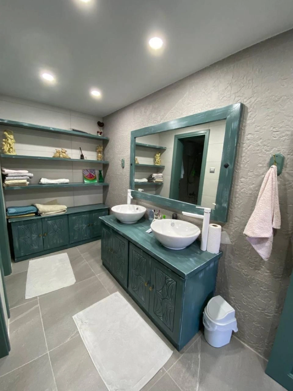 Kuzey Kıbrıs Alsancak bölgesinde tam eşyalı 7+1 villa