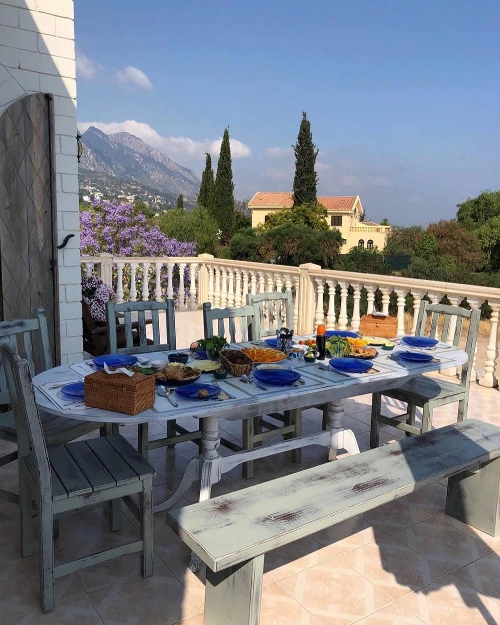 Kuzey Kıbrıs Alsancak bölgesinde tam eşyalı 7+1 villa