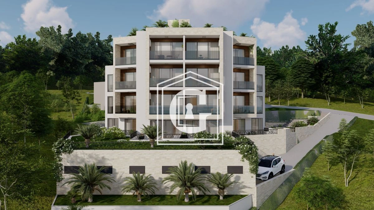 Квартира 28 м² с террасой в Тивате