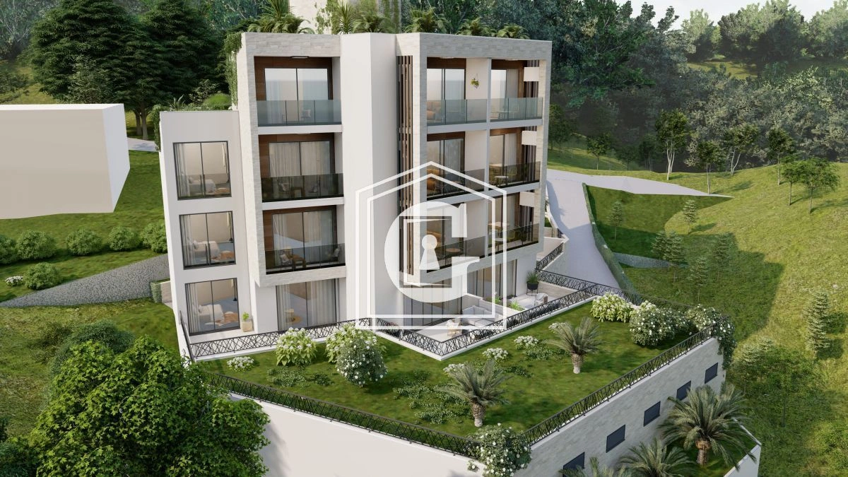 Квартира 28 м² с террасой в Тивате