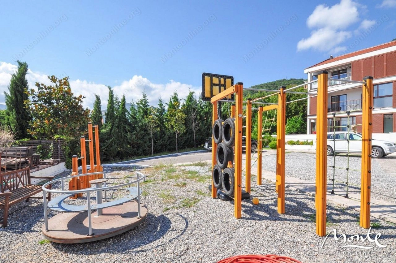 شقة واسعة 92 م² في مجمع محاط بأسوار في تيفات