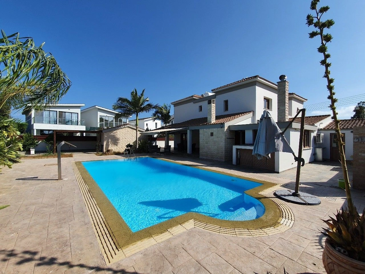 Elegant Villa 348 m2 in Larnaca