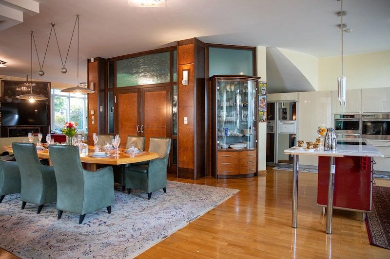 Luxury villa 883 m2 in a secluded location