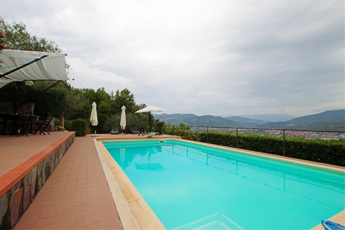 فيلا في لا سبيزيا على تلة تتيح إطلالات بانورامية، إيطاليا