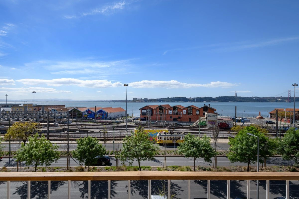 شقة 1+1 قرب نهر التاجة في لشبونة، البرتغال