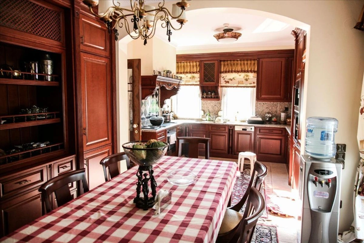 فيلا ثلاثية الطوابق 4+1 في ثيسالونيكي