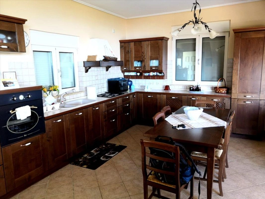 Casa espaciosa 4+1 para vivir en Atenas