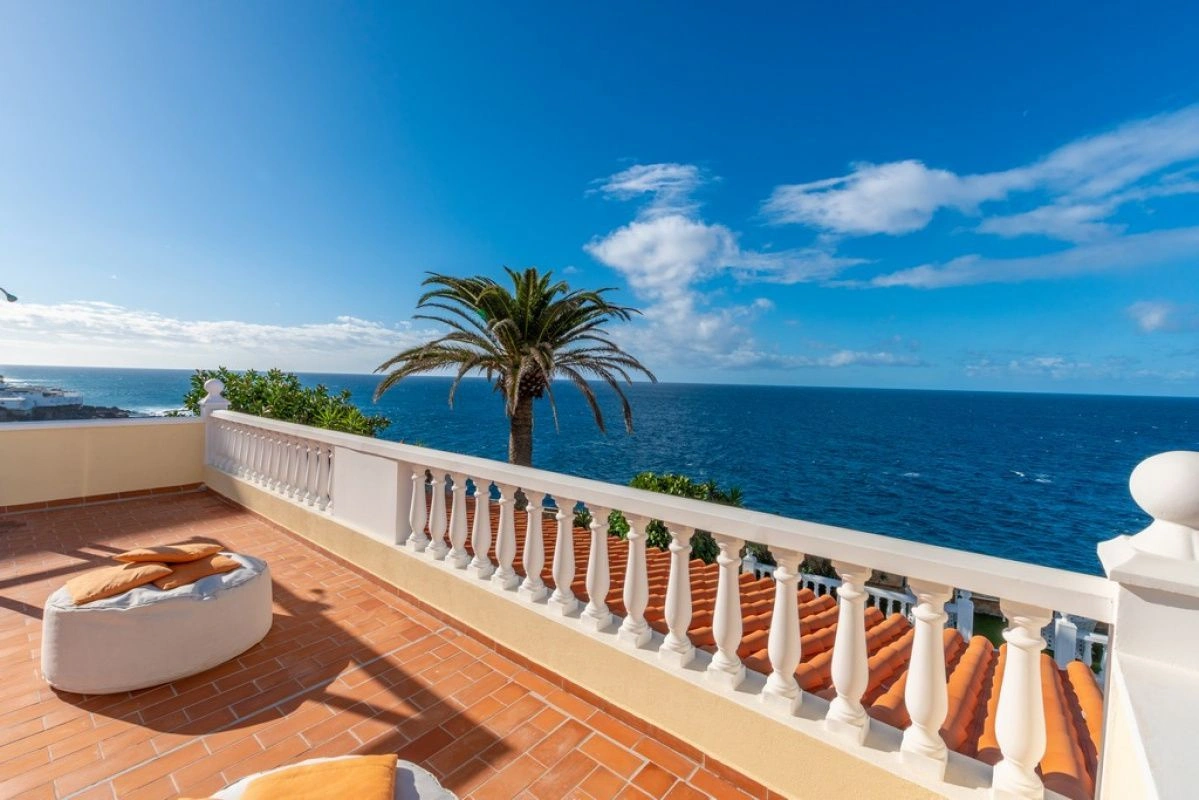 Luxury 3+1 villa on the oceanfront of Tenerife