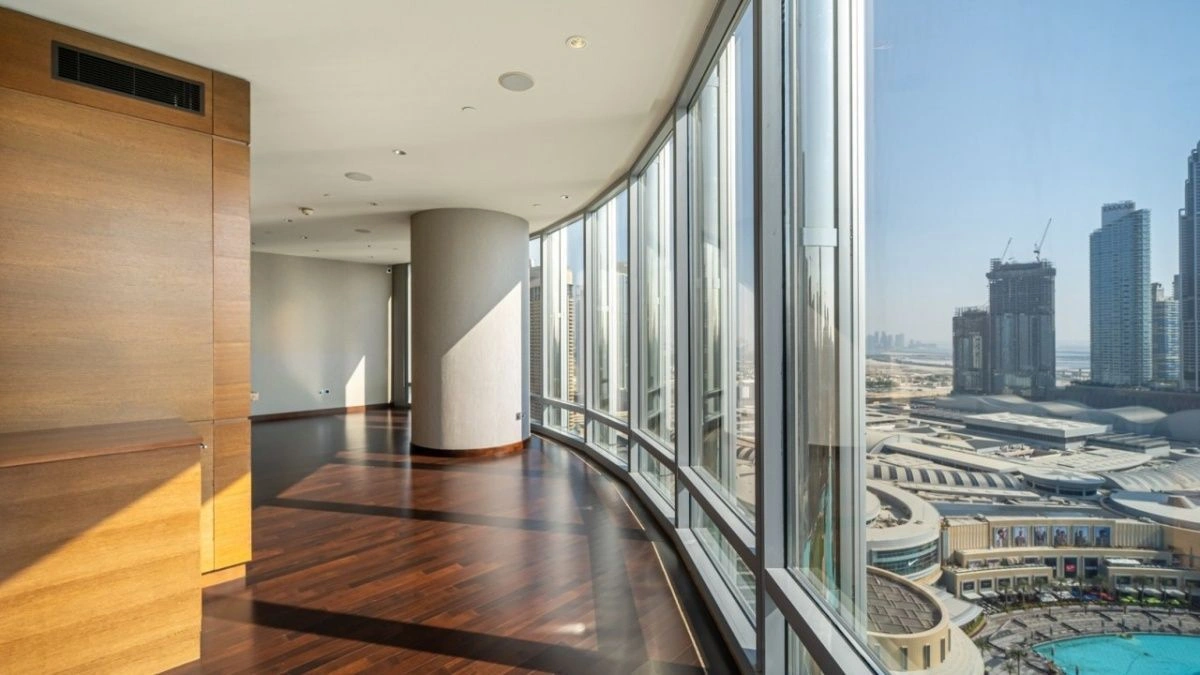 पार्क के पास 144 m2 का विस्तृत अपार्टमेंट