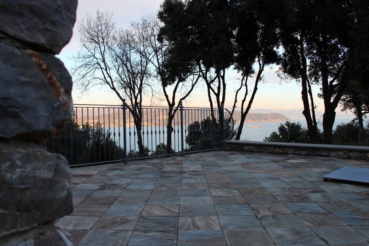 Şık 4+1 yazlık ev Portovenere'de