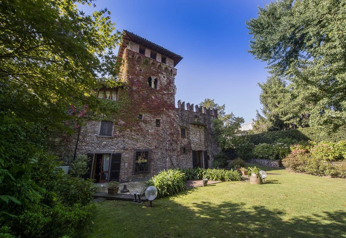 意大利贝加莫带私人花园的6+1城堡