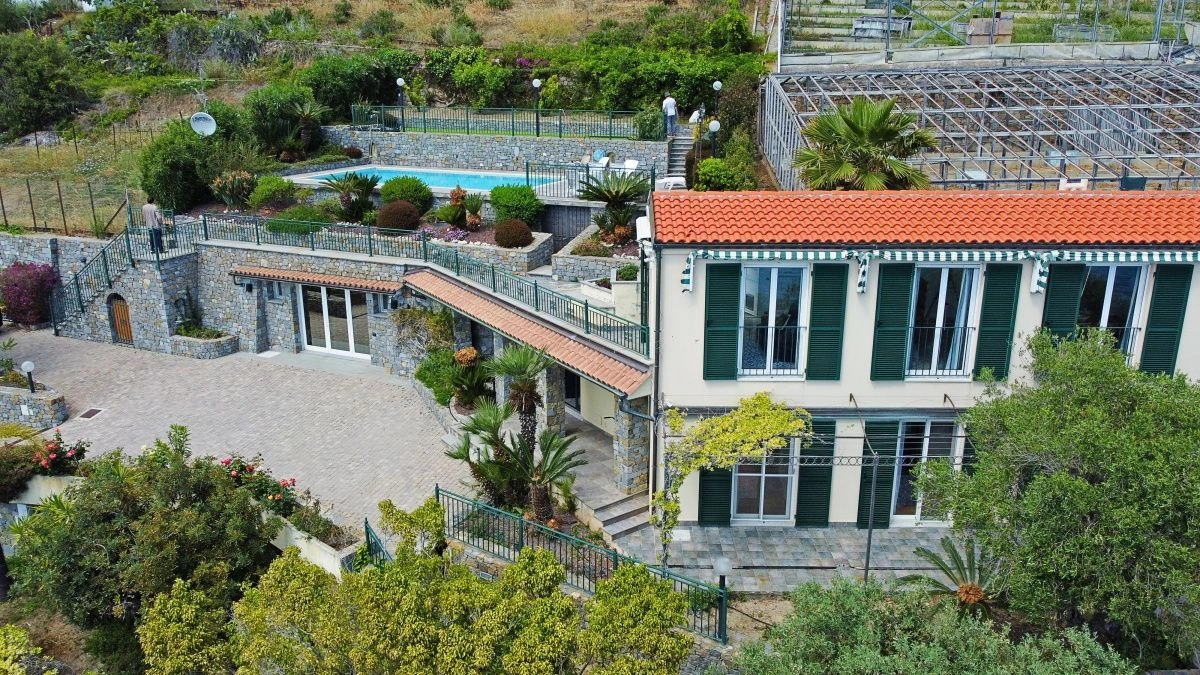 Vila com terraço em Sanremo com vista panorâmica para o mar, Itália