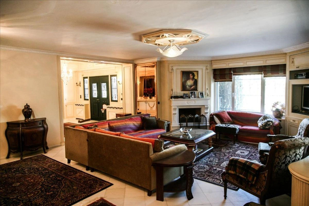 فيلا ثلاثية الطوابق 4+1 في ثيسالونيكي