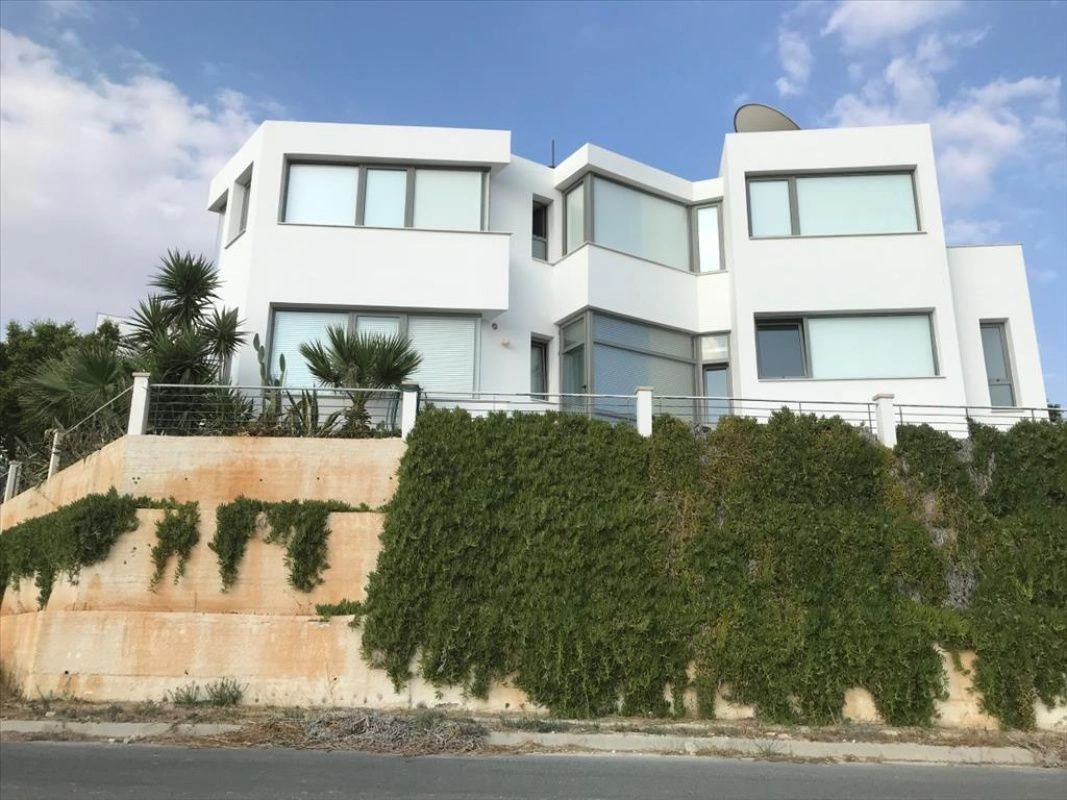 Haus 280 m2 mit Panoramablick in Larnaca, Zypern
