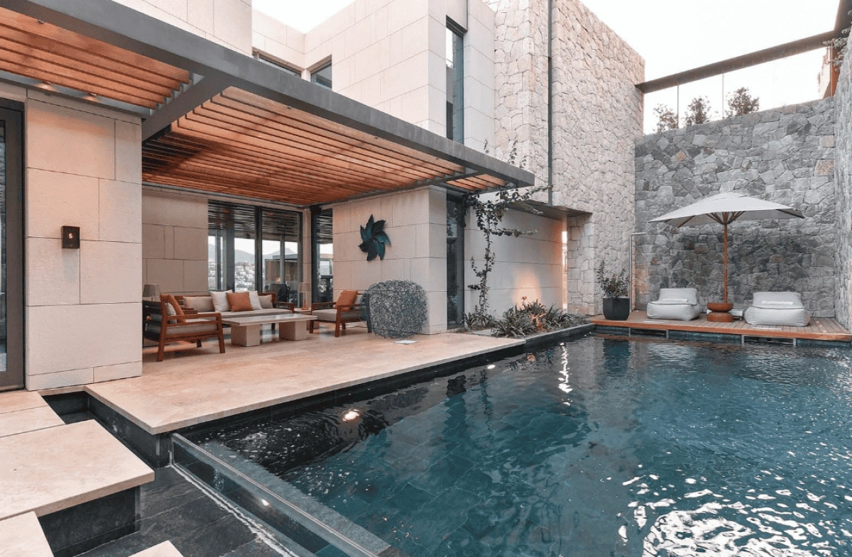 Bodrum'da deniz kenarında lüks 4+1 ev