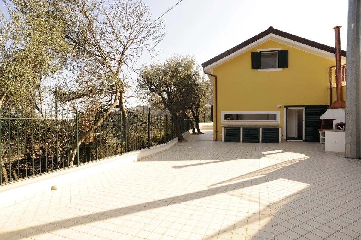 Alassio'da panoramik deniz ve koy manzaralı 3+1 villa, İtalya