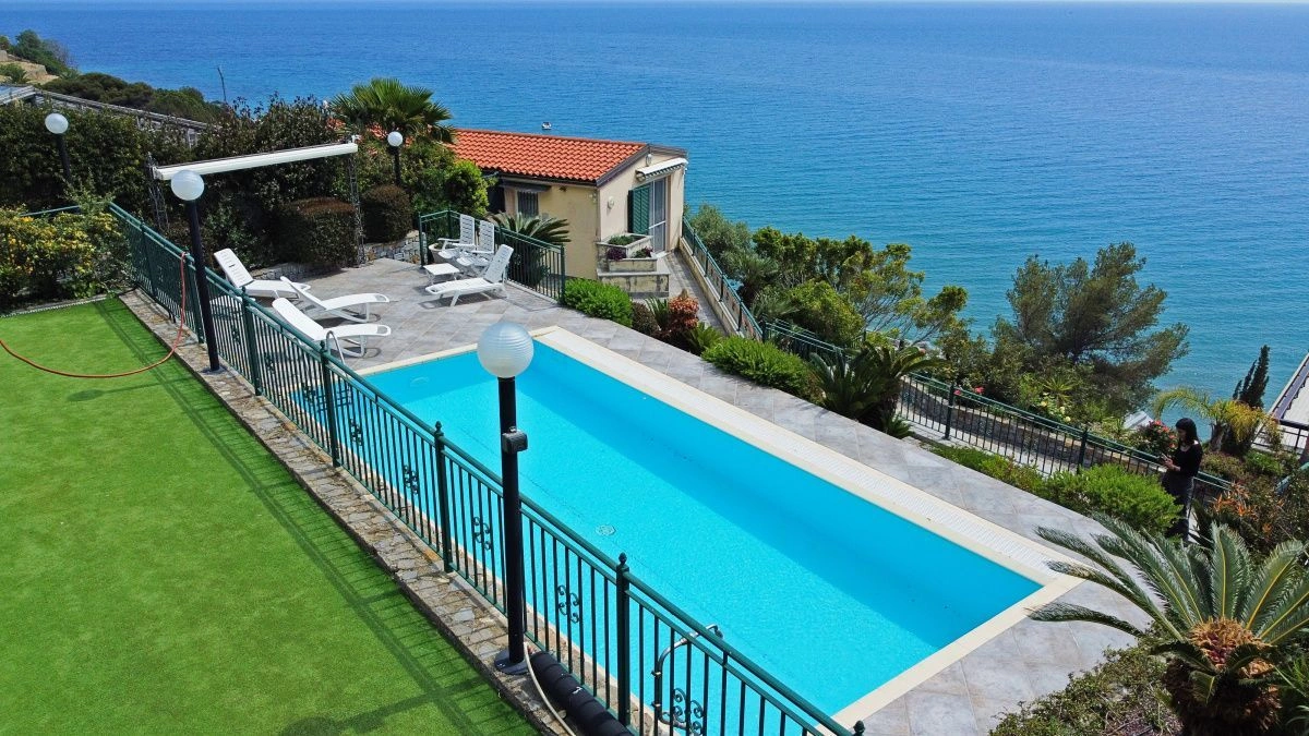 Vila com terraço em Sanremo com vista panorâmica para o mar, Itália