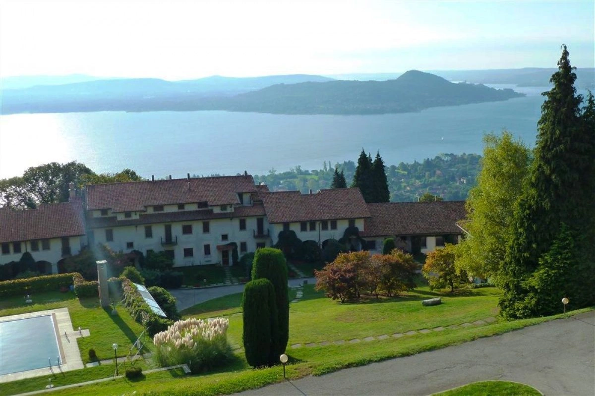 Apartment with 24-hour security and concierge in Leza, Italy