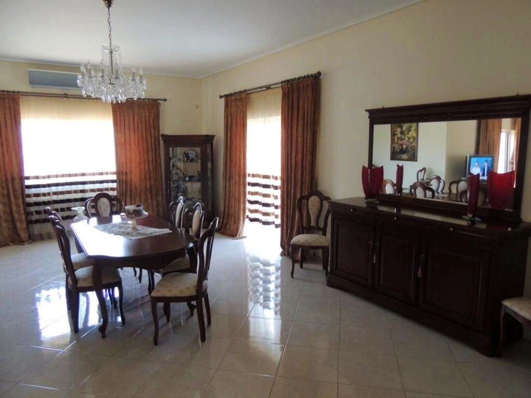 Magnificent 6+1 Family Home in Athens