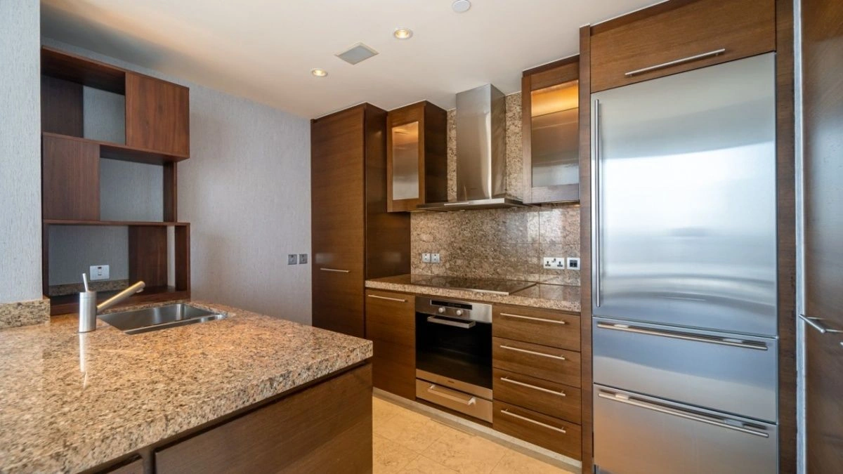 पार्क के पास 144 m2 का विस्तृत अपार्टमेंट