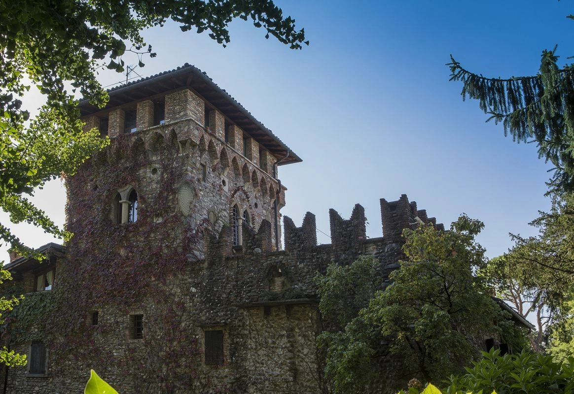 意大利贝加莫带私人花园的6+1城堡